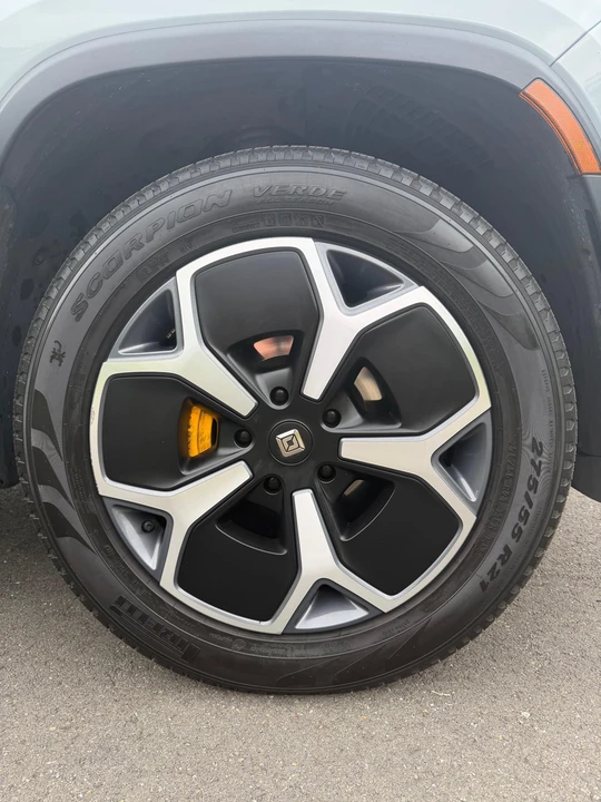 2024 Rivian R1S - Image 26 of 31