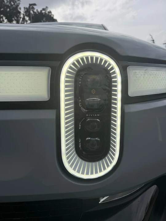 2024 Rivian R1S - Image 13 of 31
