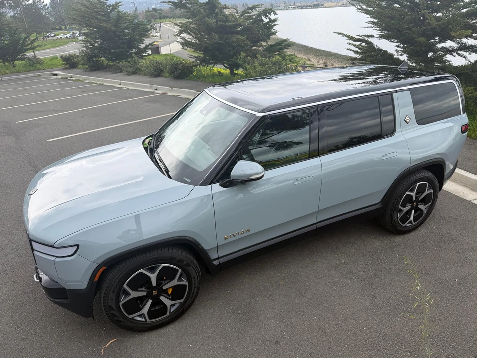 2024 Rivian R1S - Image 7 of 31
