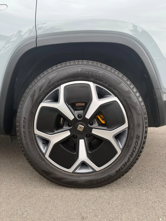2024 Rivian R1S - Image 24 of 31