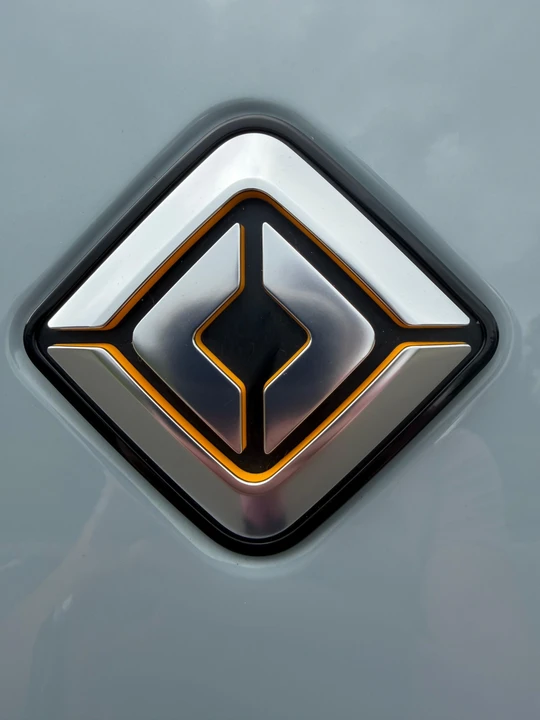 2024 Rivian R1S - Image 12 of 31