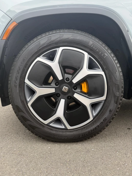2024 Rivian R1S - Image 22 of 31