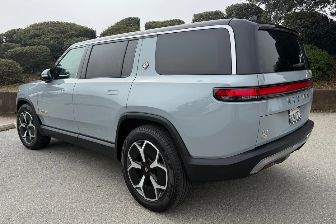 2024 Rivian R1S - Image 4 of 31
