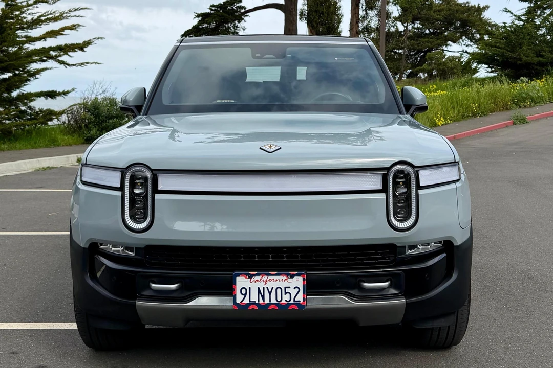2024 Rivian R1S - Image 2 of 31