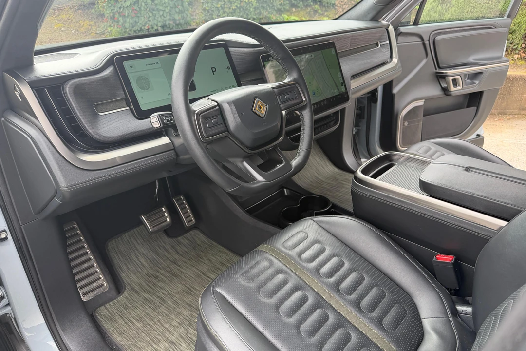 2024 Rivian R1S - Image 29 of 31