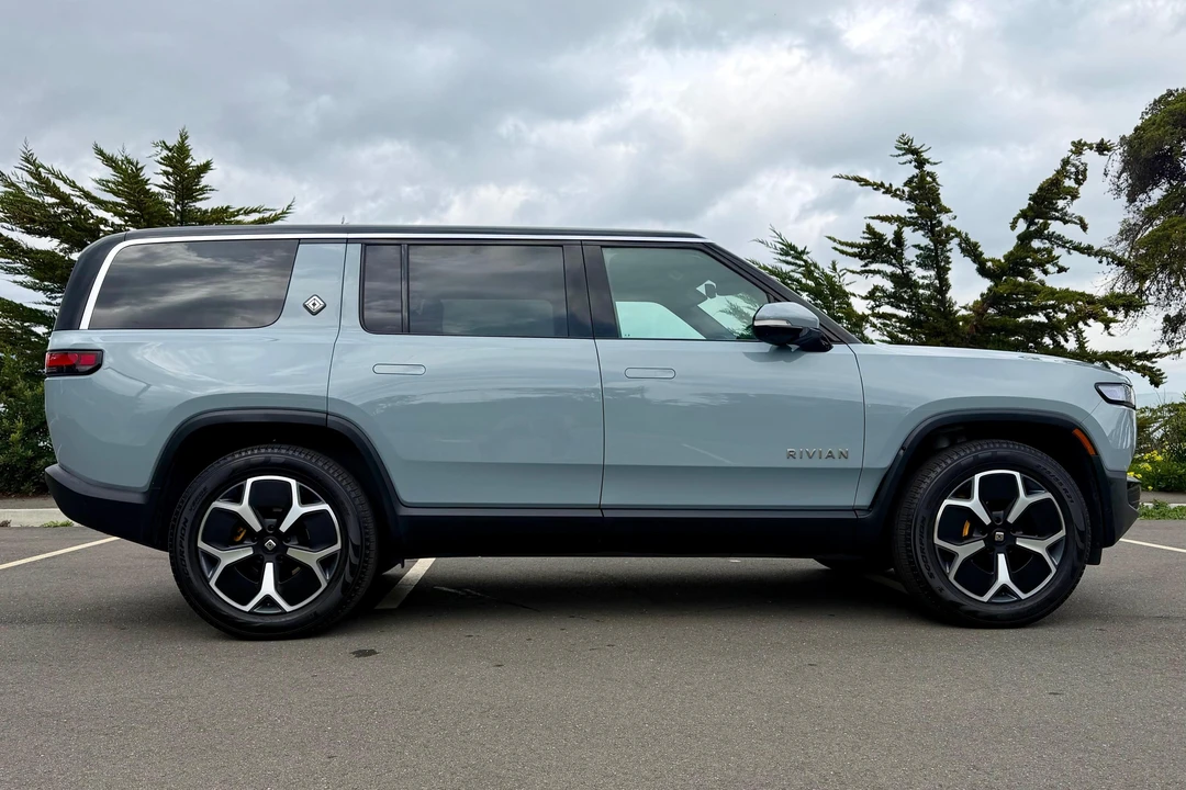 2024 Rivian R1S - Image 3 of 31