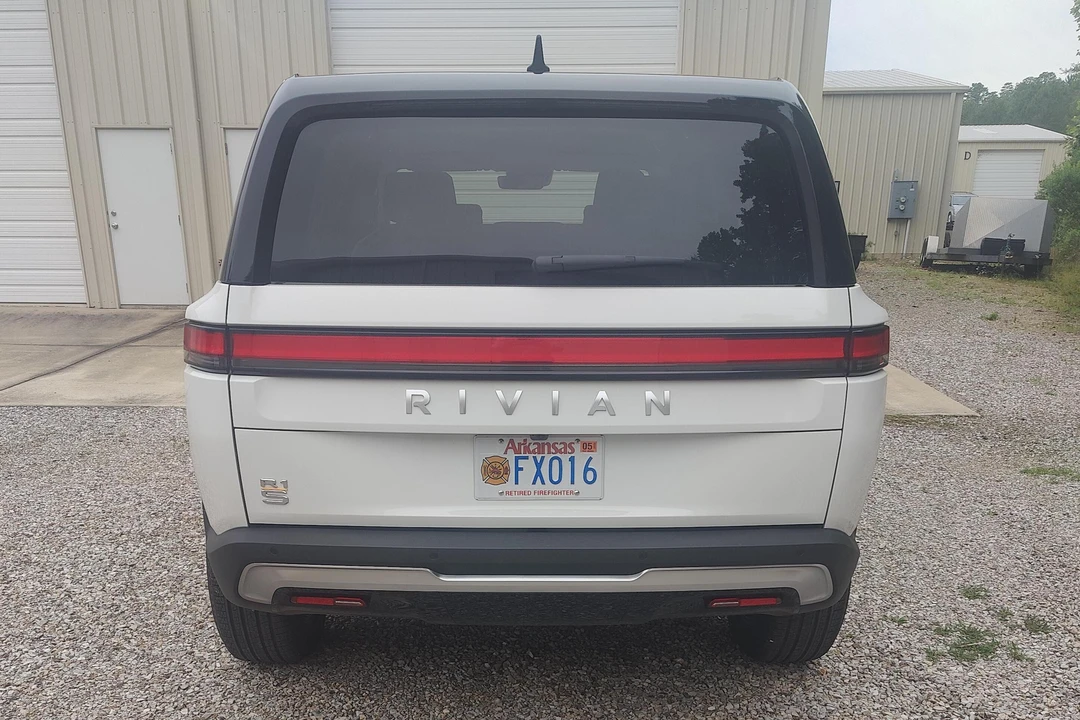 2024 Rivian R1S - Image 5 of 31