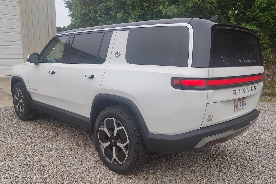 2024 Rivian R1S - Image 4 of 31