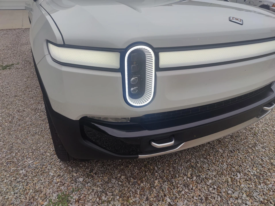 2024 Rivian R1S - Image 18 of 31