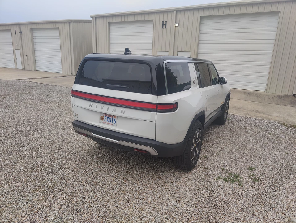 2024 Rivian R1S - Image 13 of 31