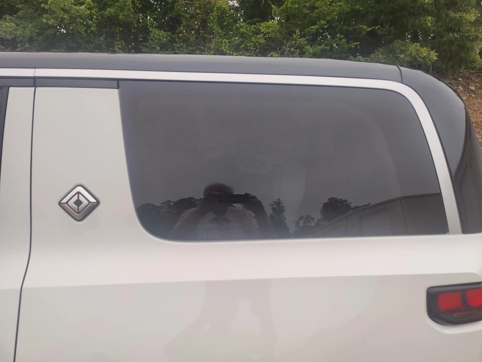 2024 Rivian R1S - Image 31 of 31