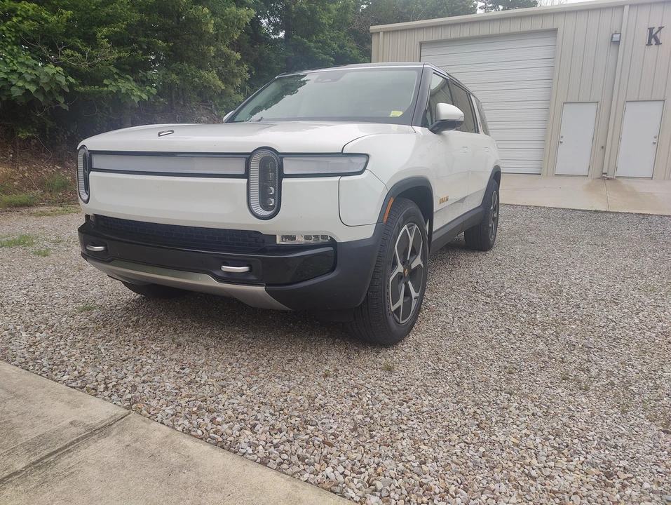 2024 Rivian R1S - Image 7 of 31