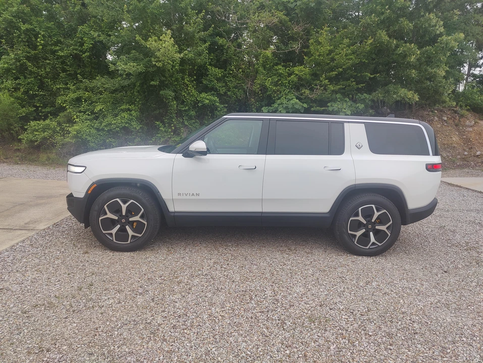 2024 Rivian R1S - Image 8 of 31