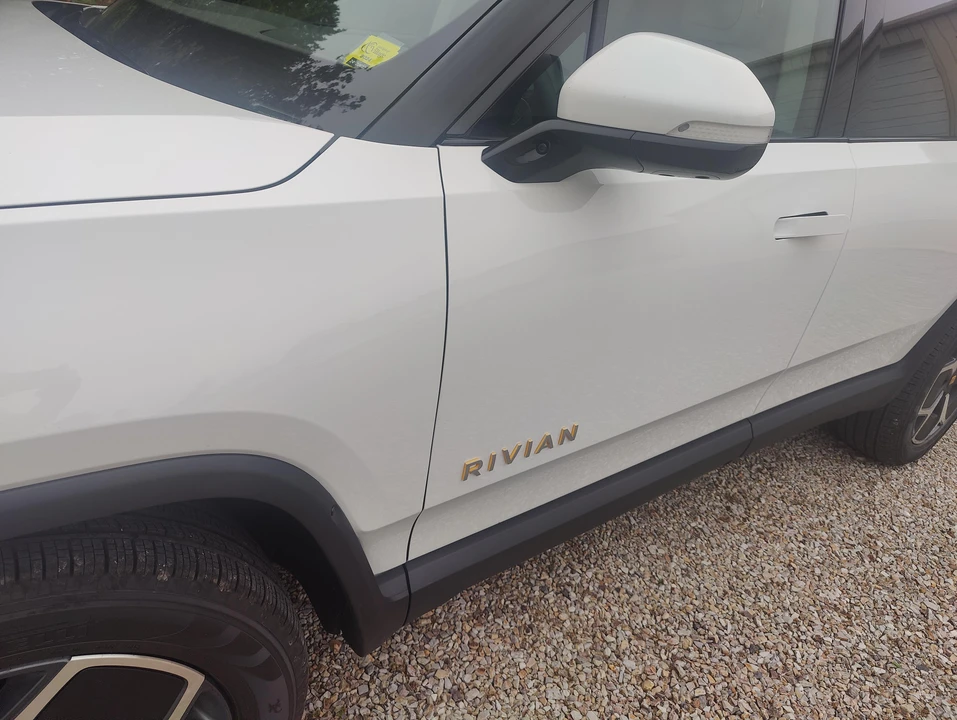 2024 Rivian R1S - Image 26 of 31