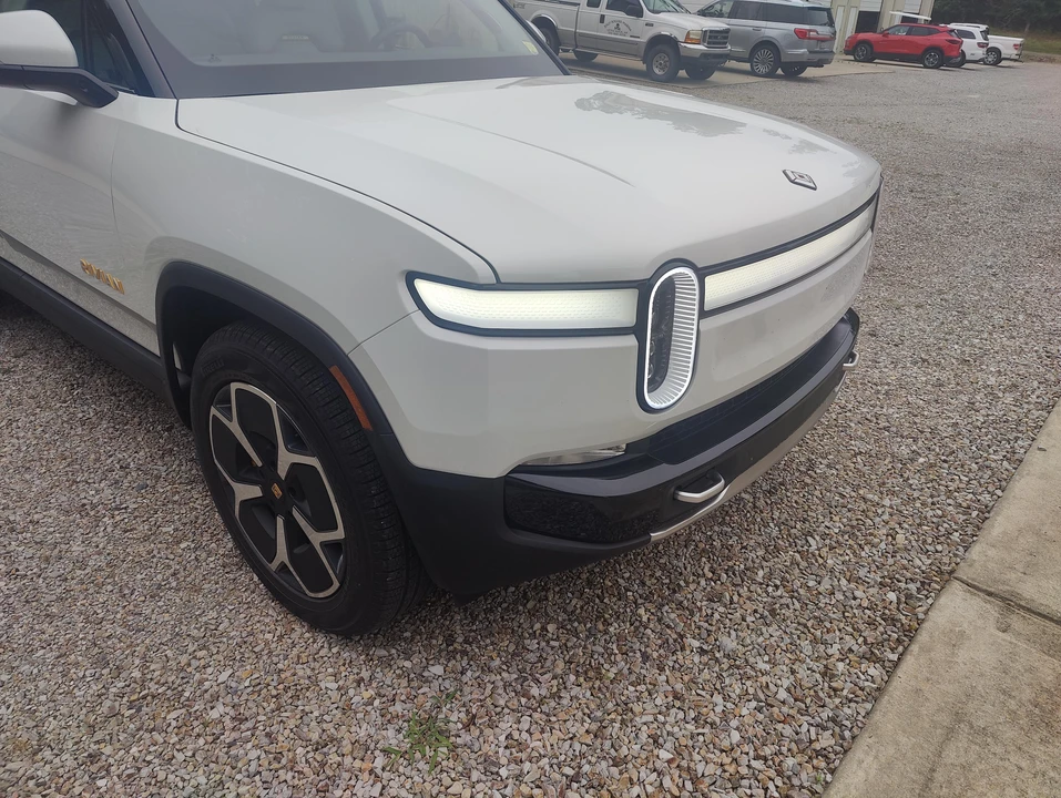 2024 Rivian R1S - Image 17 of 31