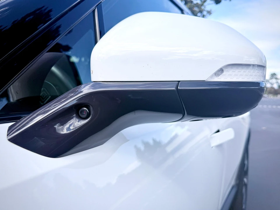 2024 Rivian R1S - Image 12 of 31