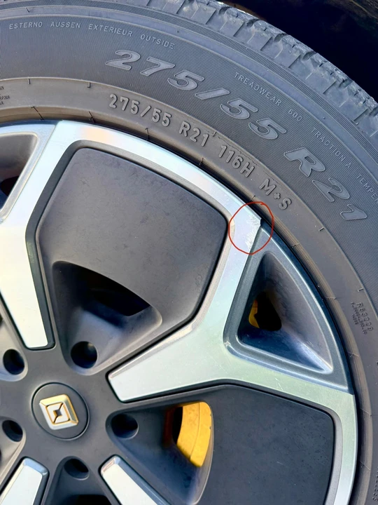 2024 Rivian R1S - Image 26 of 31