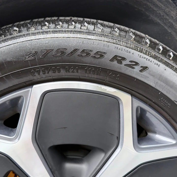 2024 Rivian R1S - Image 27 of 31