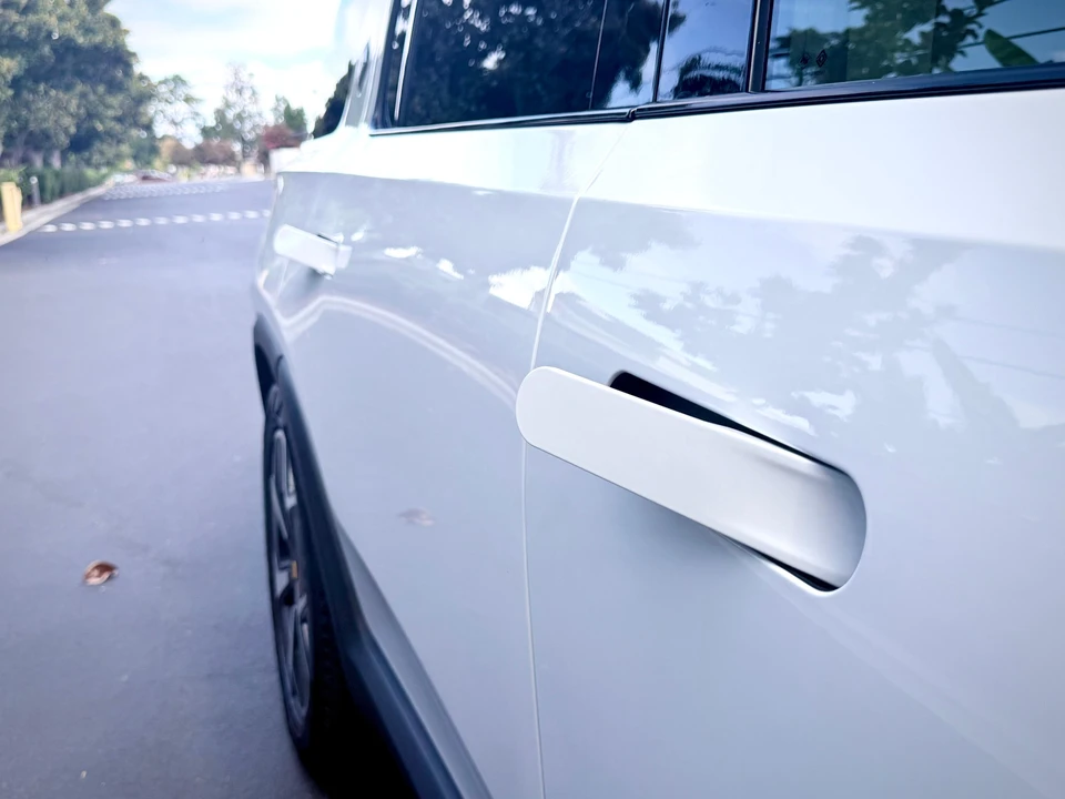 2024 Rivian R1S - Image 17 of 31