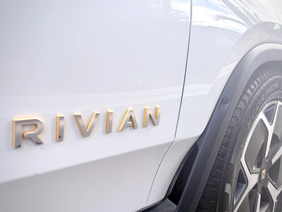 2024 Rivian R1S - Image 19 of 31
