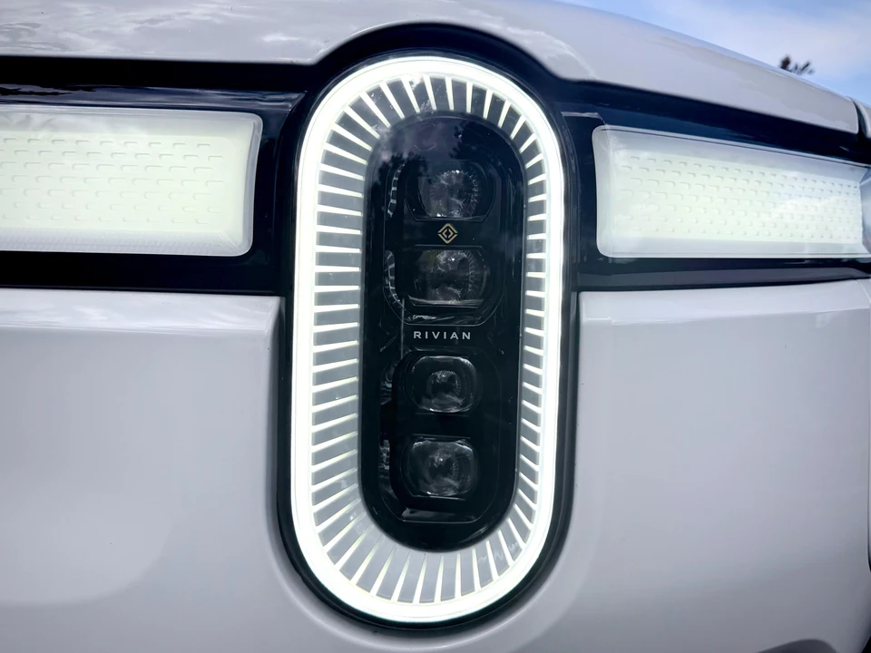 2024 Rivian R1S - Image 11 of 31