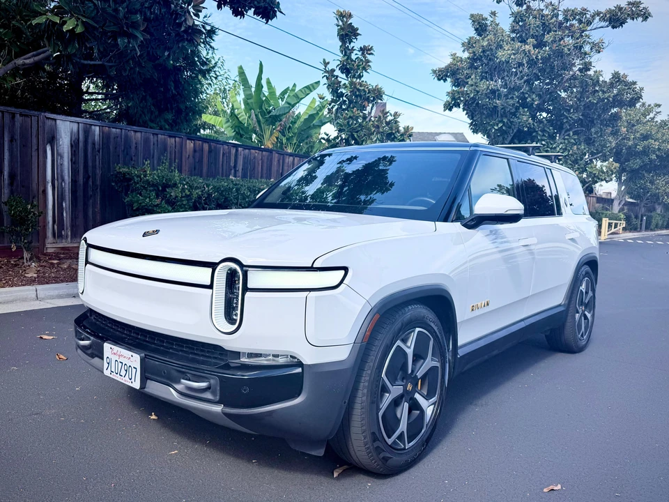 2024 Rivian R1S - Image 6 of 31