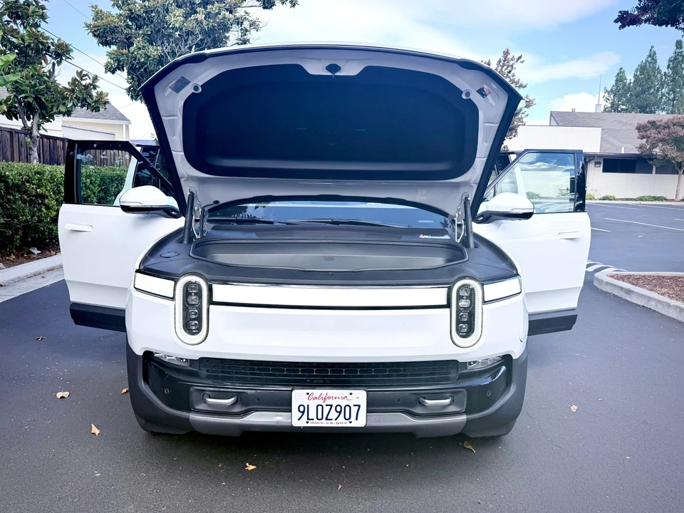 2024 Rivian R1S - Image 10 of 31