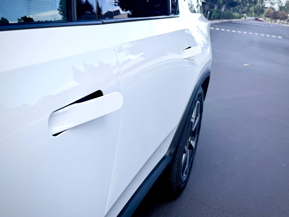 2024 Rivian R1S - Image 13 of 31