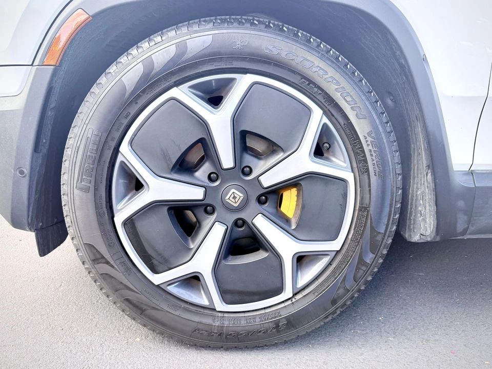 2024 Rivian R1S - Image 22 of 31