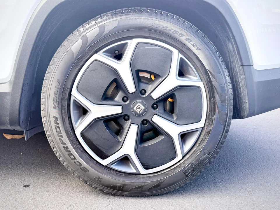 2024 Rivian R1S - Image 23 of 31