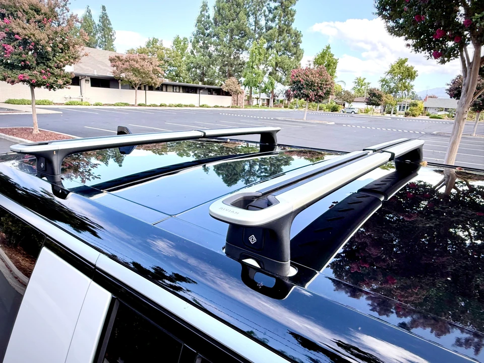 2024 Rivian R1S - Image 15 of 31