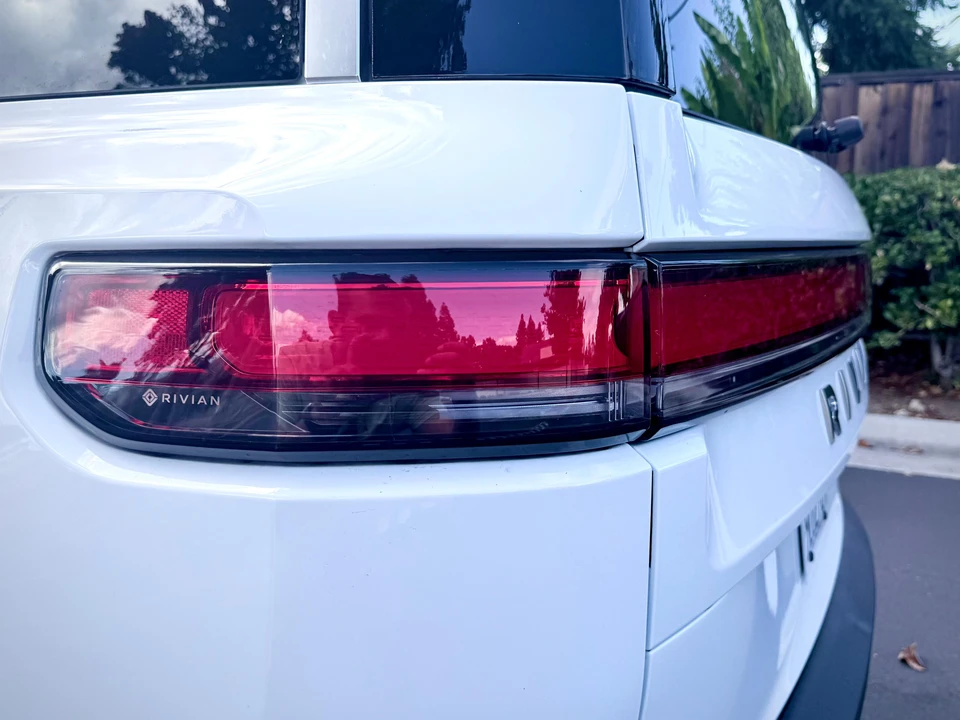 2024 Rivian R1S - Image 16 of 31