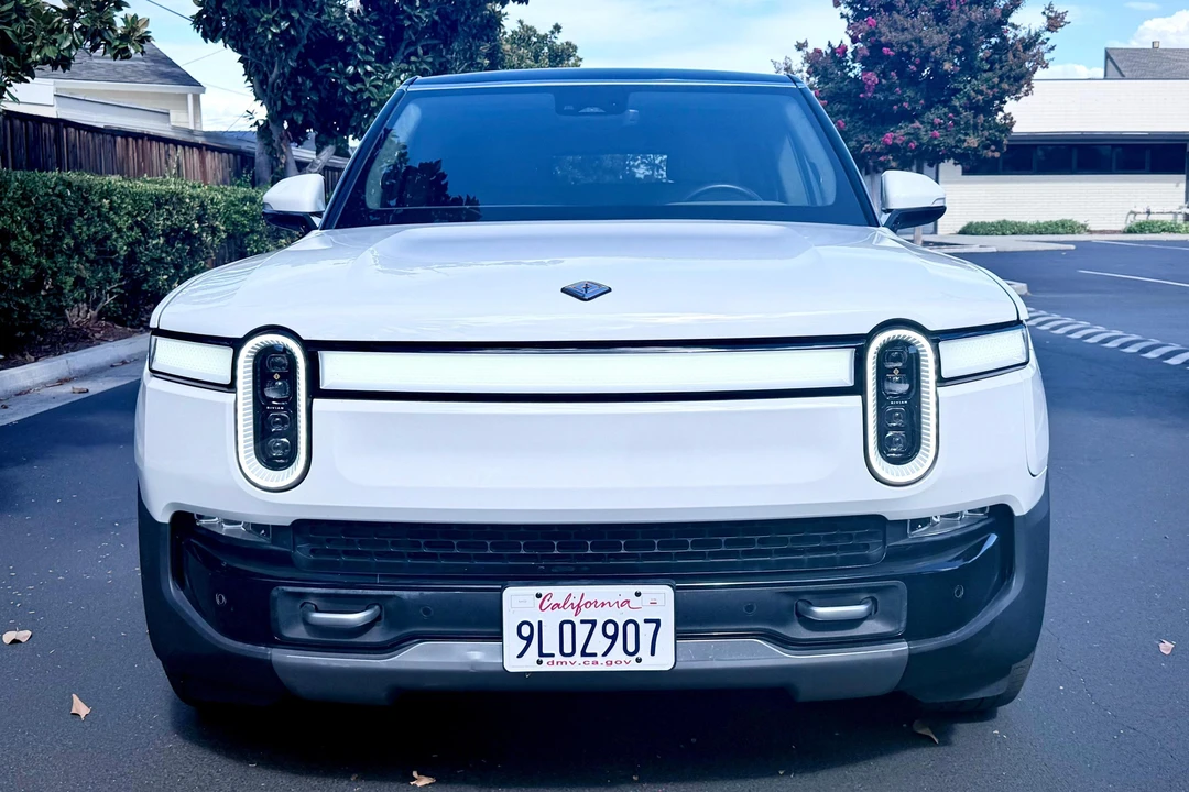 2024 Rivian R1S - Image 2 of 31