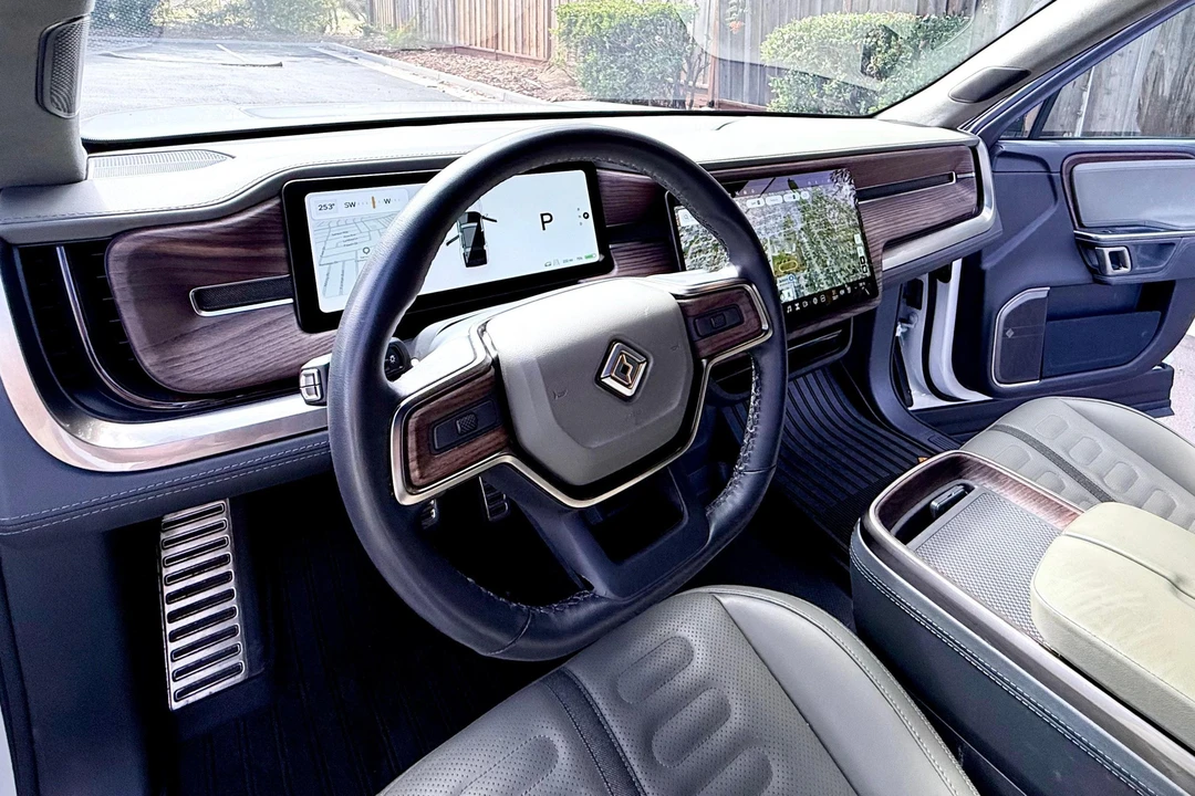 2024 Rivian R1S - Image 28 of 31