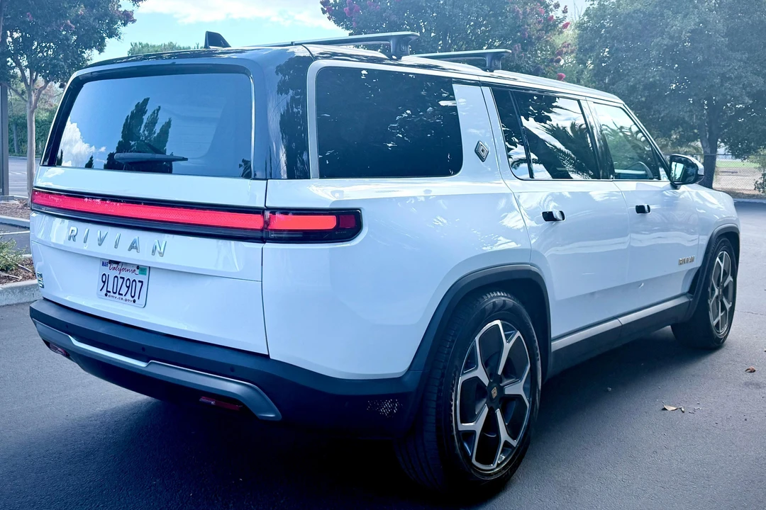 2024 Rivian R1S - Image 4 of 31