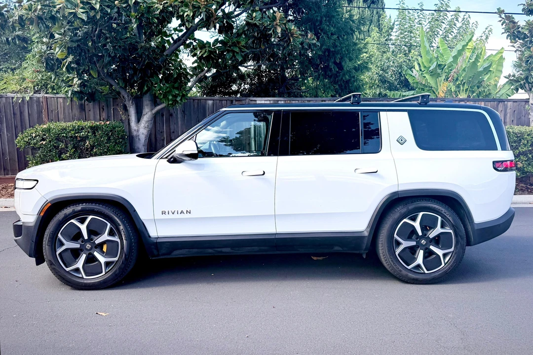 2024 Rivian R1S - Image 3 of 31