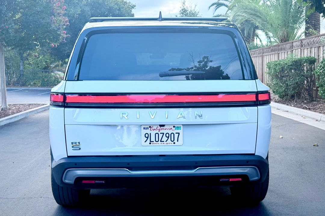 2024 Rivian R1S - Image 5 of 31