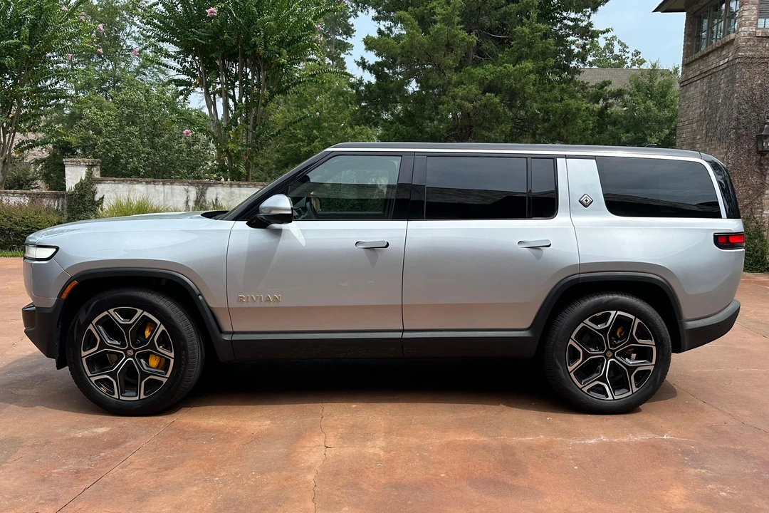2024 Rivian R1S - Image 3 of 31