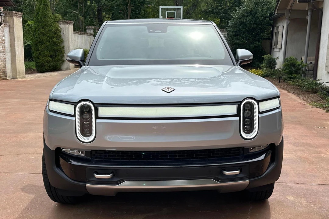2024 Rivian R1S - Image 2 of 31