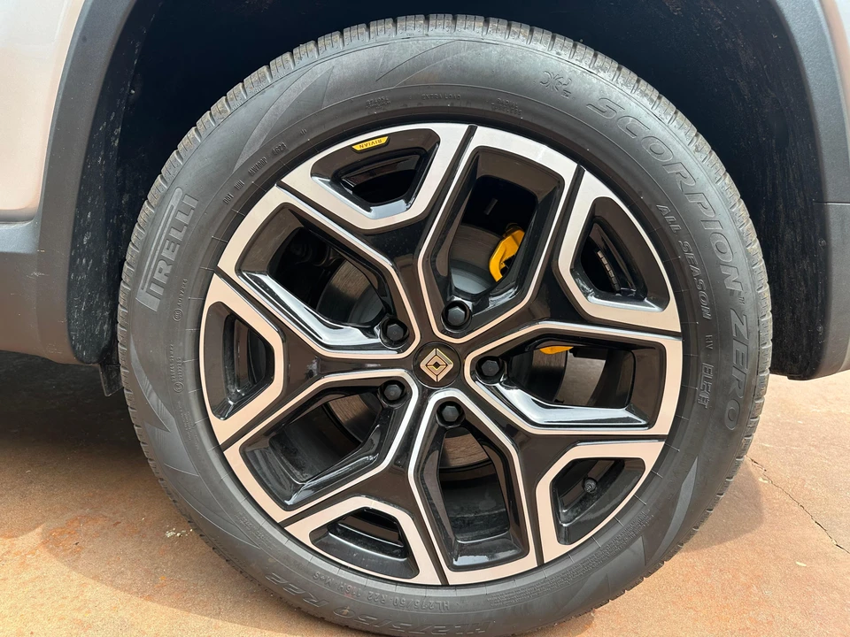2024 Rivian R1S - Image 21 of 31