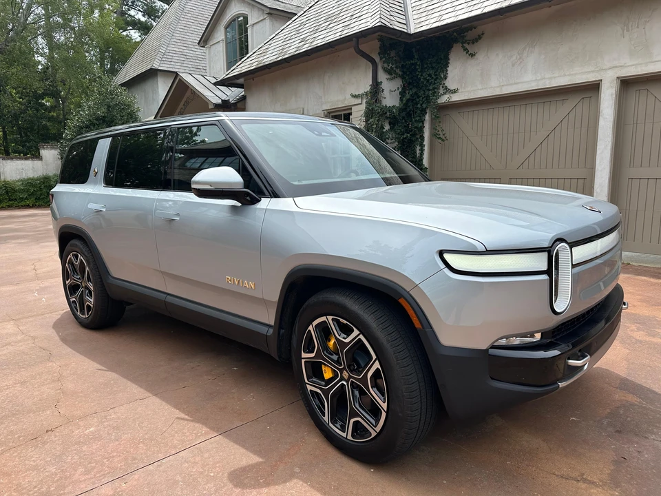 2024 Rivian R1S - Image 13 of 31