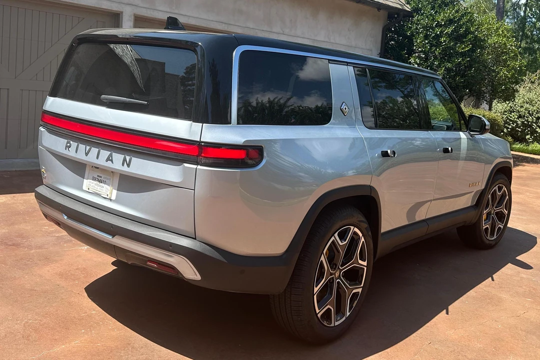 2024 Rivian R1S - Image 4 of 31