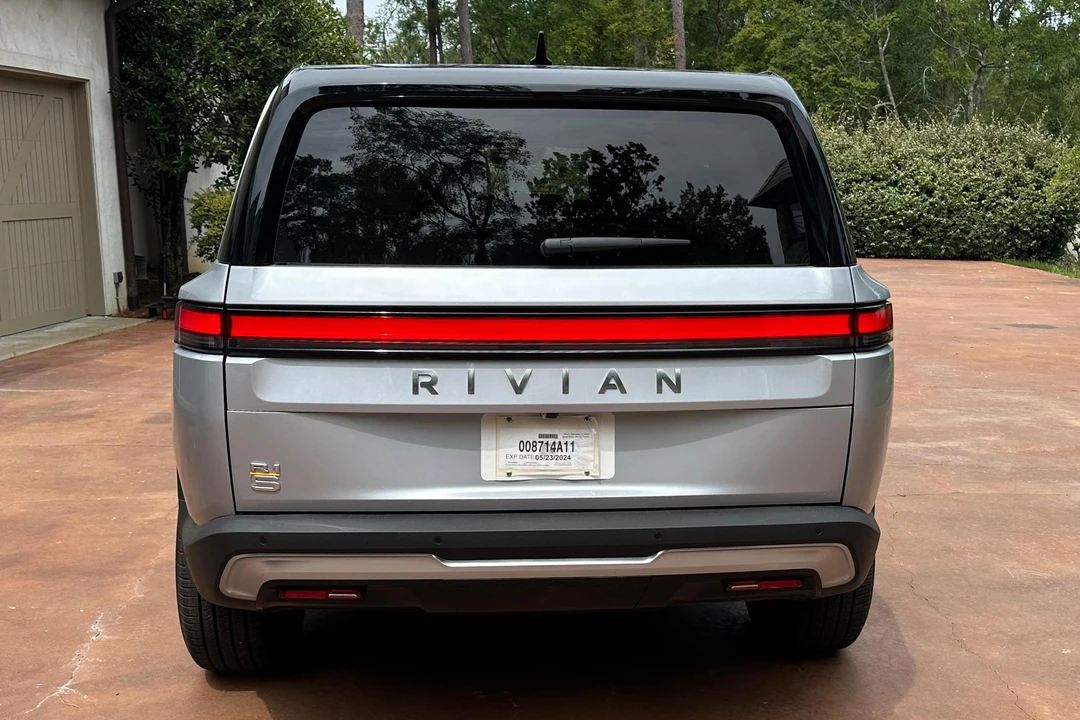 2024 Rivian R1S - Image 5 of 31