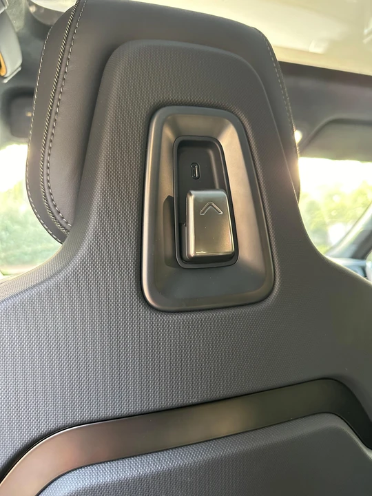 2024 Rivian R1S - Image 31 of 31