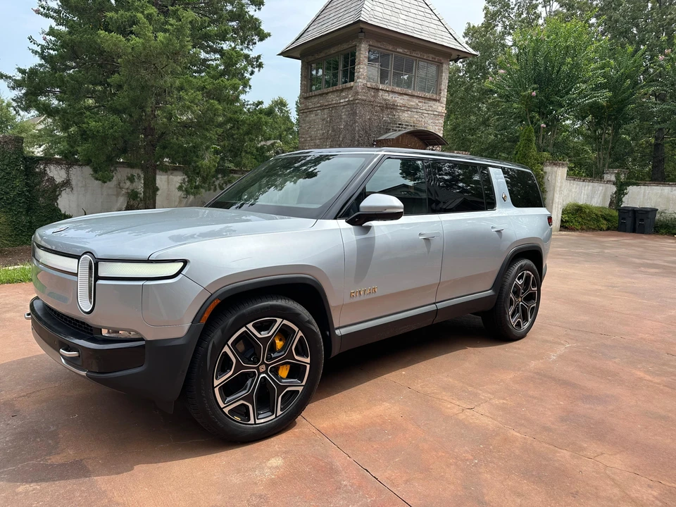 2024 Rivian R1S - Image 6 of 31
