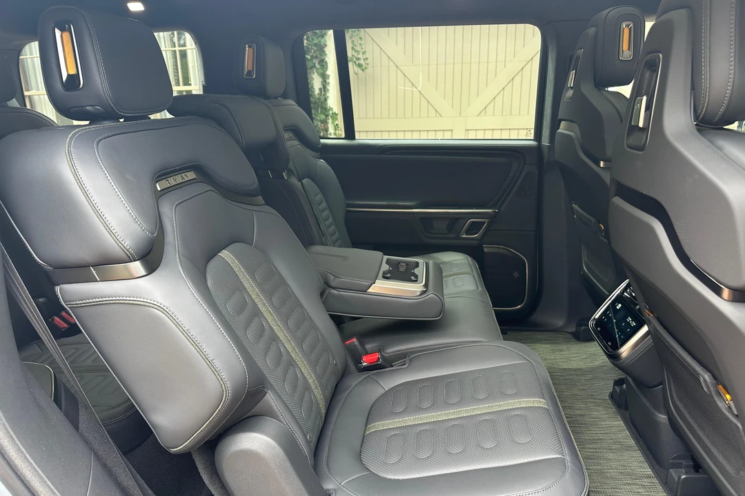 2024 Rivian R1S - Image 26 of 31