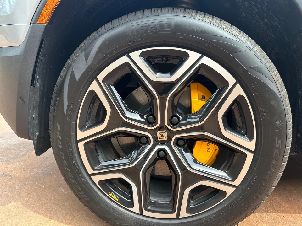 2024 Rivian R1S - Image 20 of 31