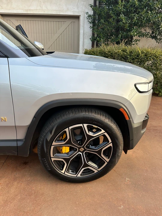 2024 Rivian R1S - Image 19 of 31