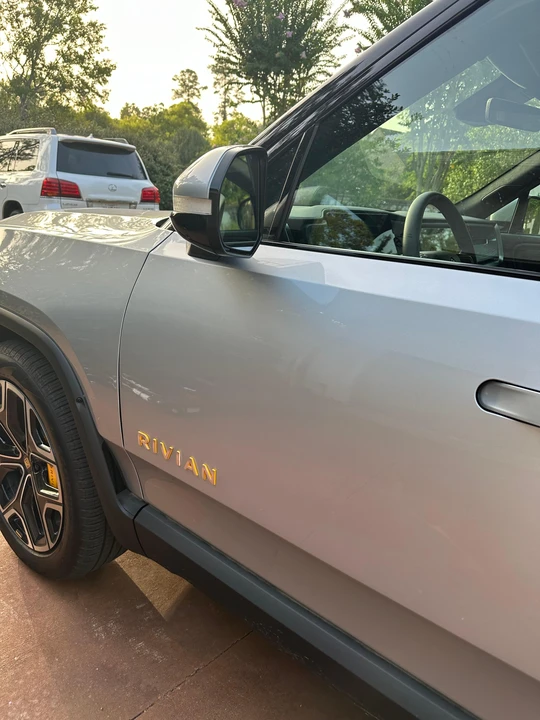 2024 Rivian R1S - Image 16 of 31