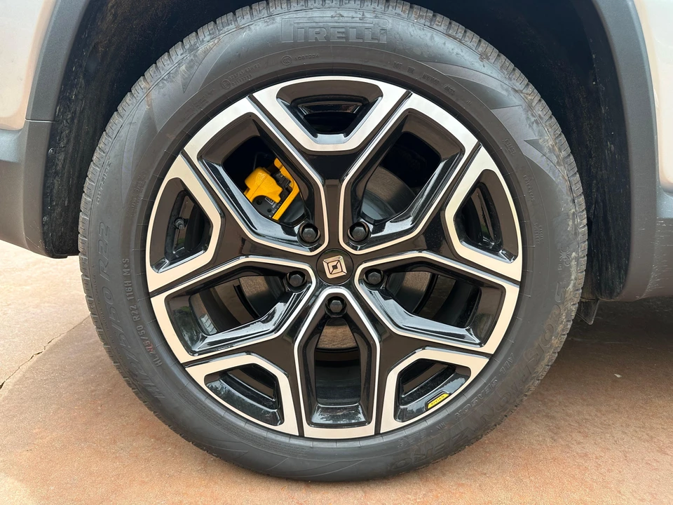 2024 Rivian R1S - Image 22 of 31